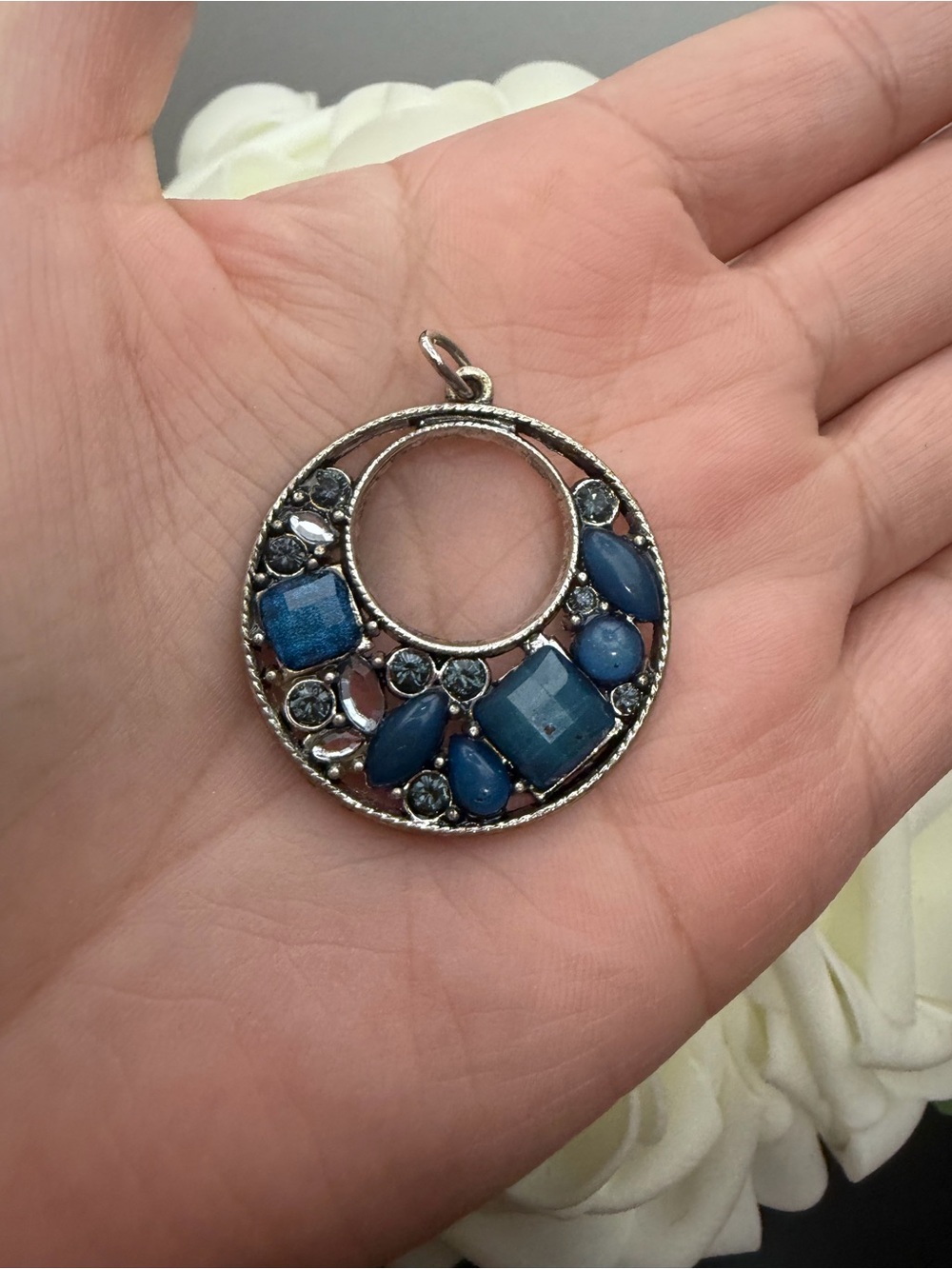 Elegant Blue Stone Circle Pendant Necklace
